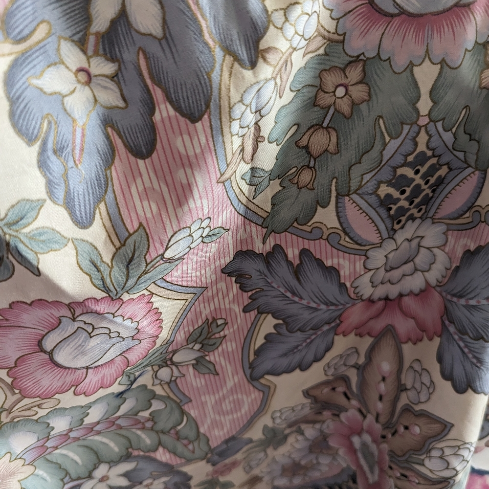 (D02) Floral Fabric - Picture 3 of 3